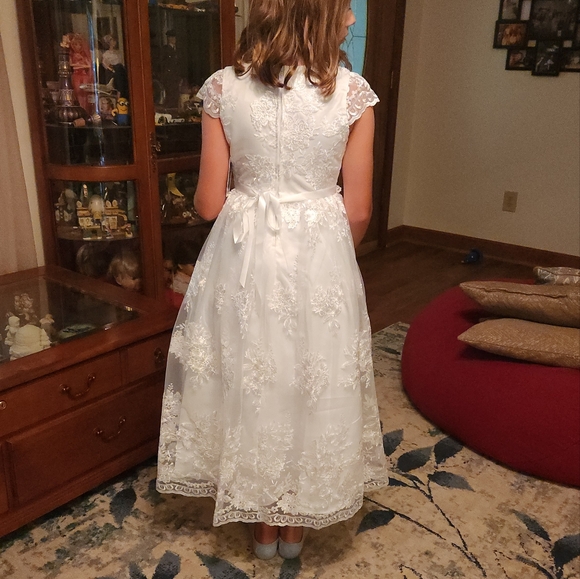 Chantilly Place Girls Formal, Jr. Bridesmaid Dresses, Size 10 White - Picture 12 of 15